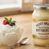 beda whipped cream dan butter cream